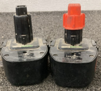 BLACK & DECKER Drill & Light (2) batteries - 4