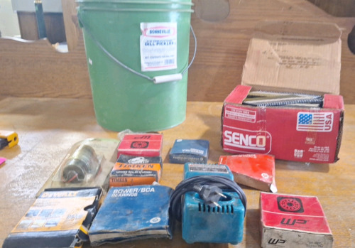 Bucket of seals, bearings, nails, .... BBFM