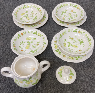 Floral Dinnerware Set. BB3