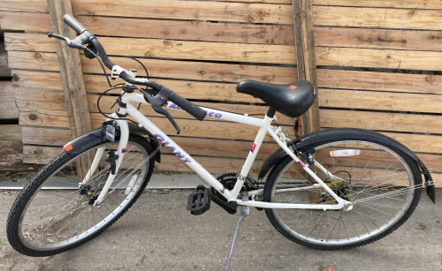 White Acapulco Giant With Shimano Gear System