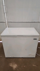 Magic Chef 37" x 21" x 32 " Stand Alone Freezer