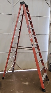 Warner Profesional 10' Fiberglass A-Frame Ladder