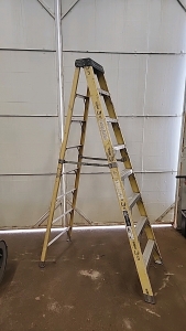 Louisville 8' A-Frame Fiberglass Ladder