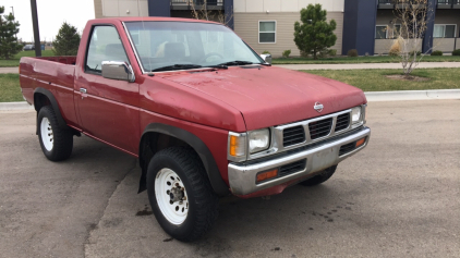 1994 NISSAN HARDBODY TRUCK - 4X4