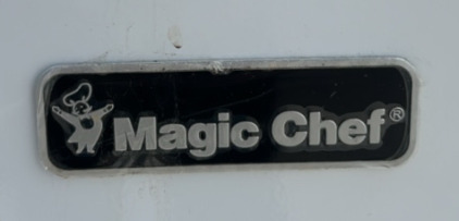 32 1/4&rsquo;&rsquo; x 21&rsquo;&rsquo; x 33 1/2&rsquo;&rsquo; White Magic Chef Chest Freezer