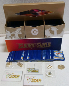 CHARIZARD UPC Pok&eacute;mon TCG Sword Shield Collection