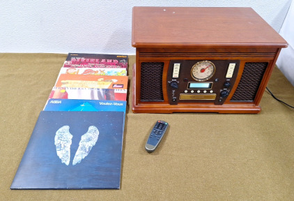 (1) Innovative Technology AM/FM/ Cassette/CD Recorder/Record Player Console Stereo W/Remote & (7) Records
