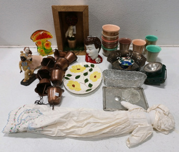 (1) Lady Head Vase (1) Mushroom Napkin Holder (5) Vintage Woven Burlap Plastic Bowls (4) Vintage Woven Plastic Cups & More