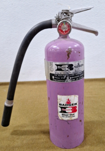 (1) Badger B/C 4-1/2 Pound Purple K Dry Chemical Fire Extinguisher