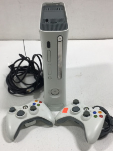 X Box 360.2007/2008 Model White (2) Controllers