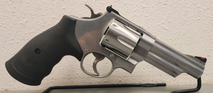 Smith & Wesson Model 629 .44 MAG Revolver, 4" Barrel, Stainless-- CVL6864