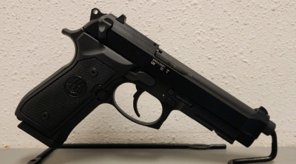 Beretta 92FS .22LR Cal Semi Automatic Pistol, With One Mag And Hard Case-- BM045681
