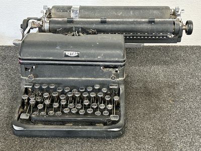Vintage Royal Typewriter-Perfect Display Piece! (Model Unknown)