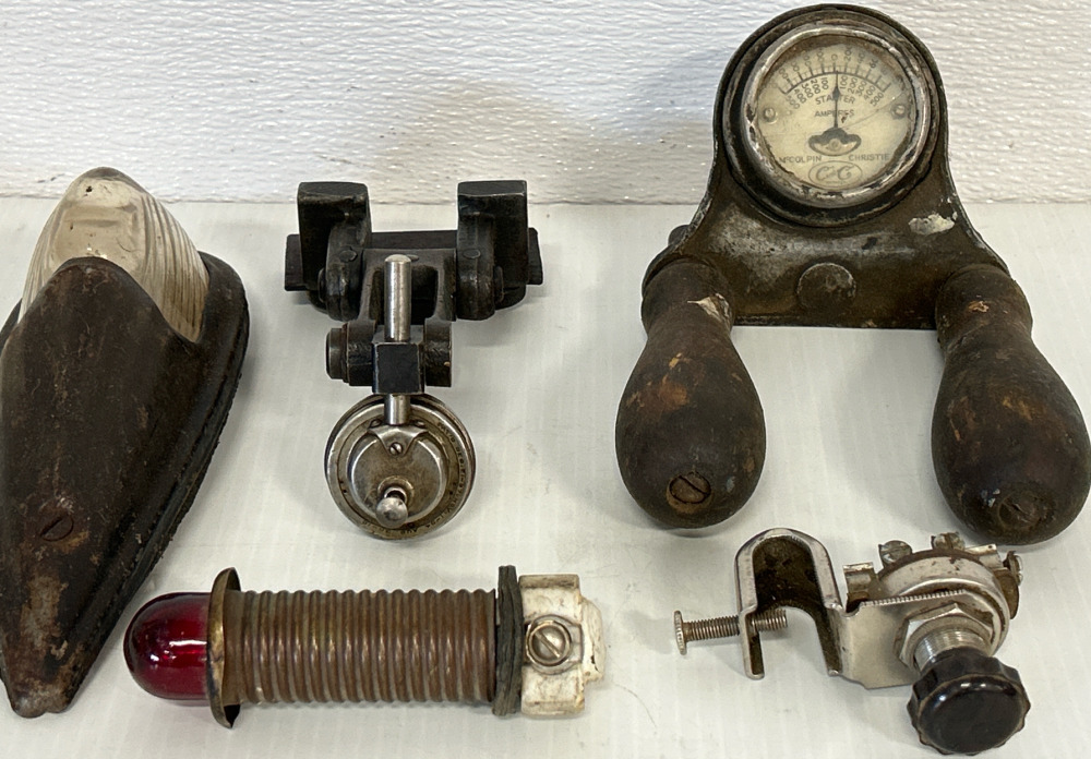 Vintage Auto Gauges & Parts