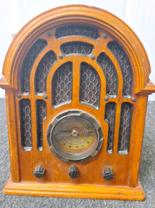 Vintage Thomas collectors edition modern radio ...BB6