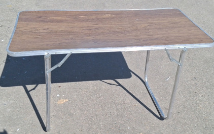 Folding table