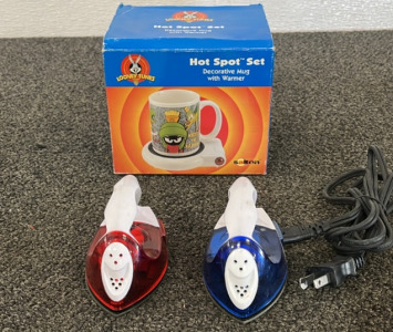 Looney Tunes Hot Spot Set, 2 Mini Irons (Powers On)