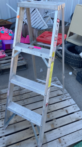 4 ft Stepladder