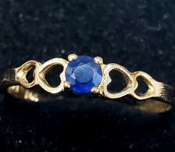 $800 10K Sapphire(0.1ct) Ring