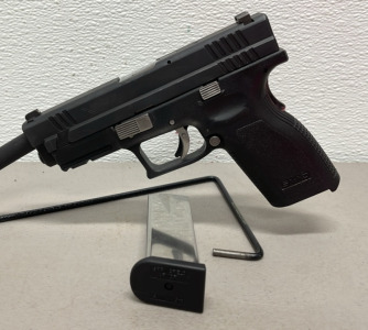 Springfield Armory XD-40 .40 Caliber, Semi Automatic Pistol