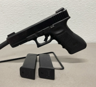 Glock Model 22 .40 Caliber, Semi Automatic Pistol W/ One Extra Magazine