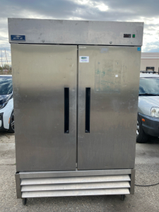 Arctic Air Commercial Refrigerator- Powers on and Works