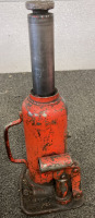 Hydraulic Jack, Hand Jack, and Bully Tow Hitch. BB23 - 3