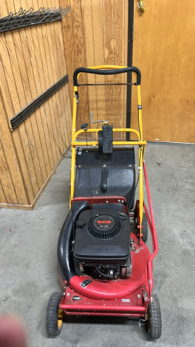 McLane Quantum Power 5HP Mower With Plastic Bagger