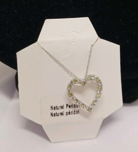 . 925 Sterling Silver Necklace & Heart Peridot Pendant