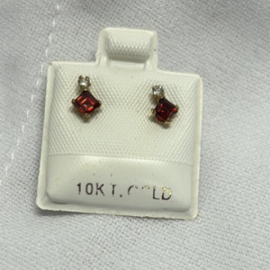 10K Gold Garnet 0.4Ct Diamond 0.06Ct Earrings