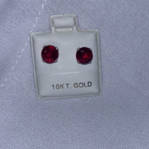 10KT Gold Ruby (2.5ct) Round 6x6mm