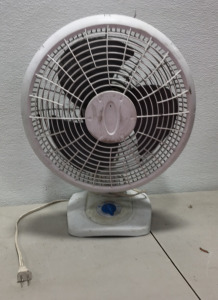 (1) 4 mode White Table Top Fan, Works