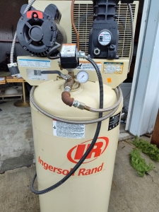 Ingersoll Rand ss3 60 Gallon Air Compressor powers on