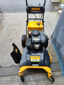 Cub Cadet CC760es Self Propelled Mower. 420 cc Electric Start 33" Wide Cut. 4 SPD Transmission with Reverse. Clutch engages. Runs and operates Like new.