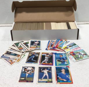 Sleeve of 80s/90s Baseball Cards includimg Steve Farr, Dave Martinez and more