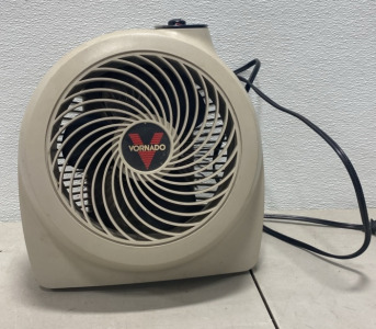 (1) Working Vornado Fan