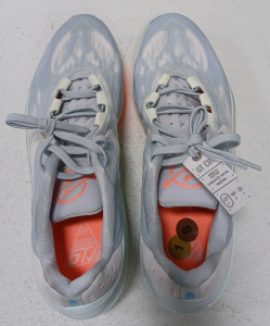 (1) Size 18US Nike Shoes