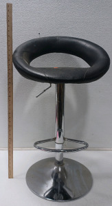 (1) Metal Base Bar Stool