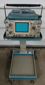 (1) Tektronic Oscilloscope With Cart Powers On