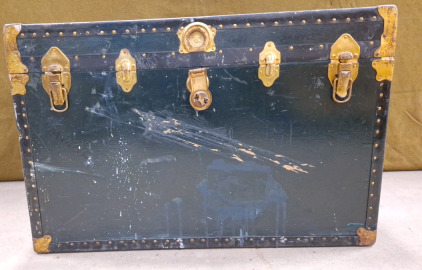 (1) Dark Green Sorage Trunk