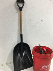 Snow Shovel, bucket&rsquo;o&rsquo;tools