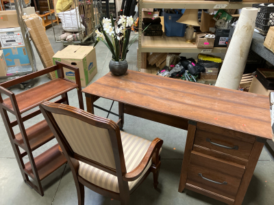 2-Drawer Office Desk, Wooden Folding Shelf, Decorative Office Chair, Faux Flowers in Pot