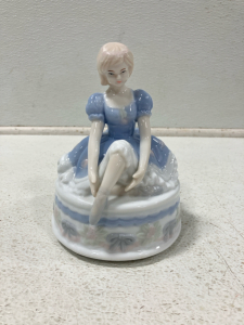 Paul Sebastian Design “ Porcelain Ballerina Music Figuirine”