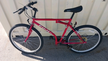 26" 15-Speed Fuji Marlboro Cruiser (Red)