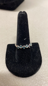 (1) Size 9 Faceted Blue-Green Round Cut 6 Stone .925 Ring