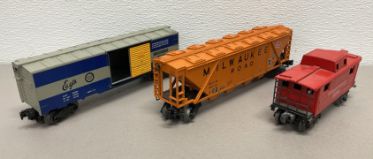 (3) Lionel Electric Train Cars&hellip; Eagle Merchandise Service Car, Milwaukee Road 98744 Car, Pennsylvania Caboose 477618