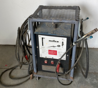 Miller Electric Thunder Bolt 225V AC Shielded Metal Arc Welding Power Source