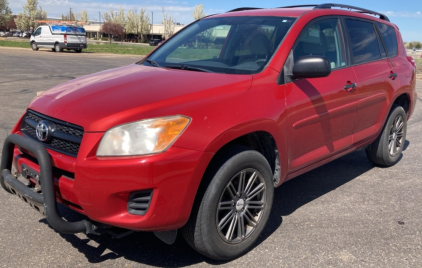 2011 TOYOTA RAV 4 - 4X4!