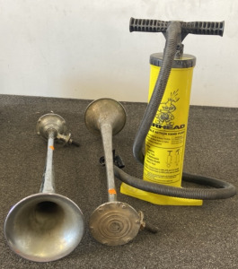 Antique Airhorns, Airhead Hand Pump
