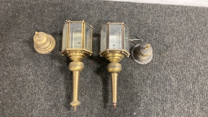 (2) Outdoor Wall Lanterns